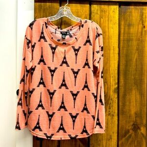 Eiffel Tower shirt. Peach with black towers. XL